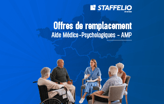 Un remplaçant d’aide médico-psychologique en réunion avec ses patients